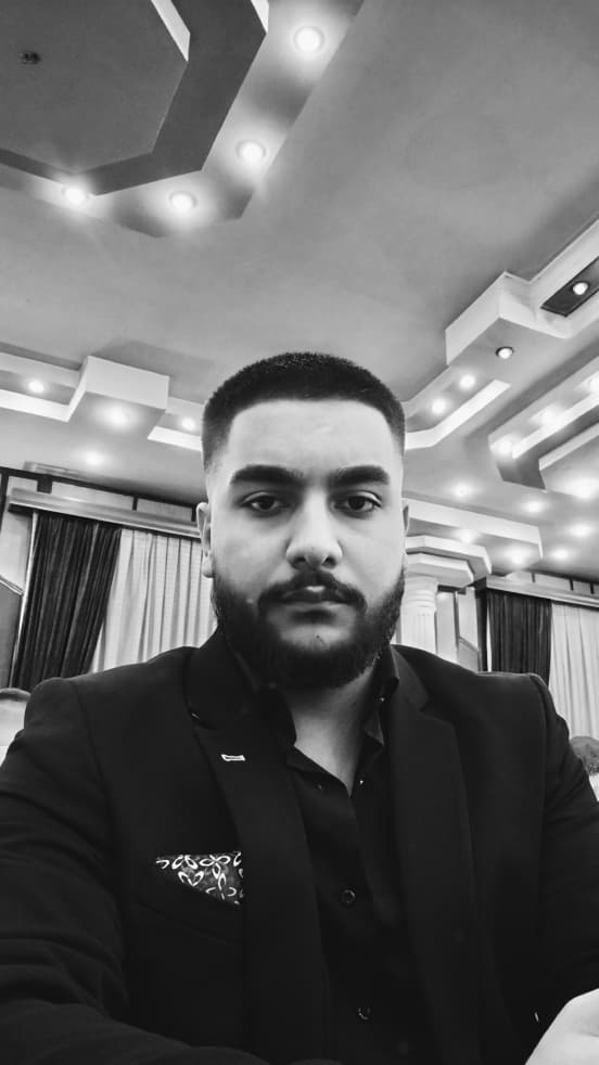 طراح سایت و دیزاینر پویا آقاجان پور